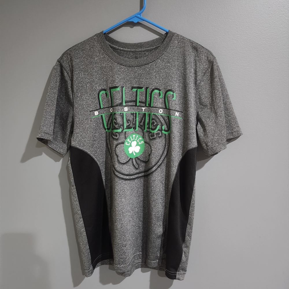 NBA Boston Celtics Charcoal Gray T-Shirt with Iconic Logo Size Small